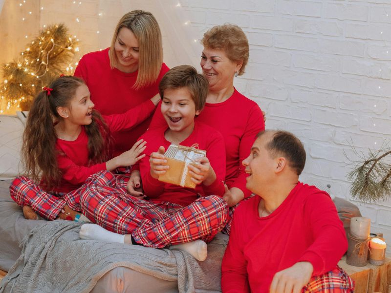 How to Plan Christmas Activities Across Generations